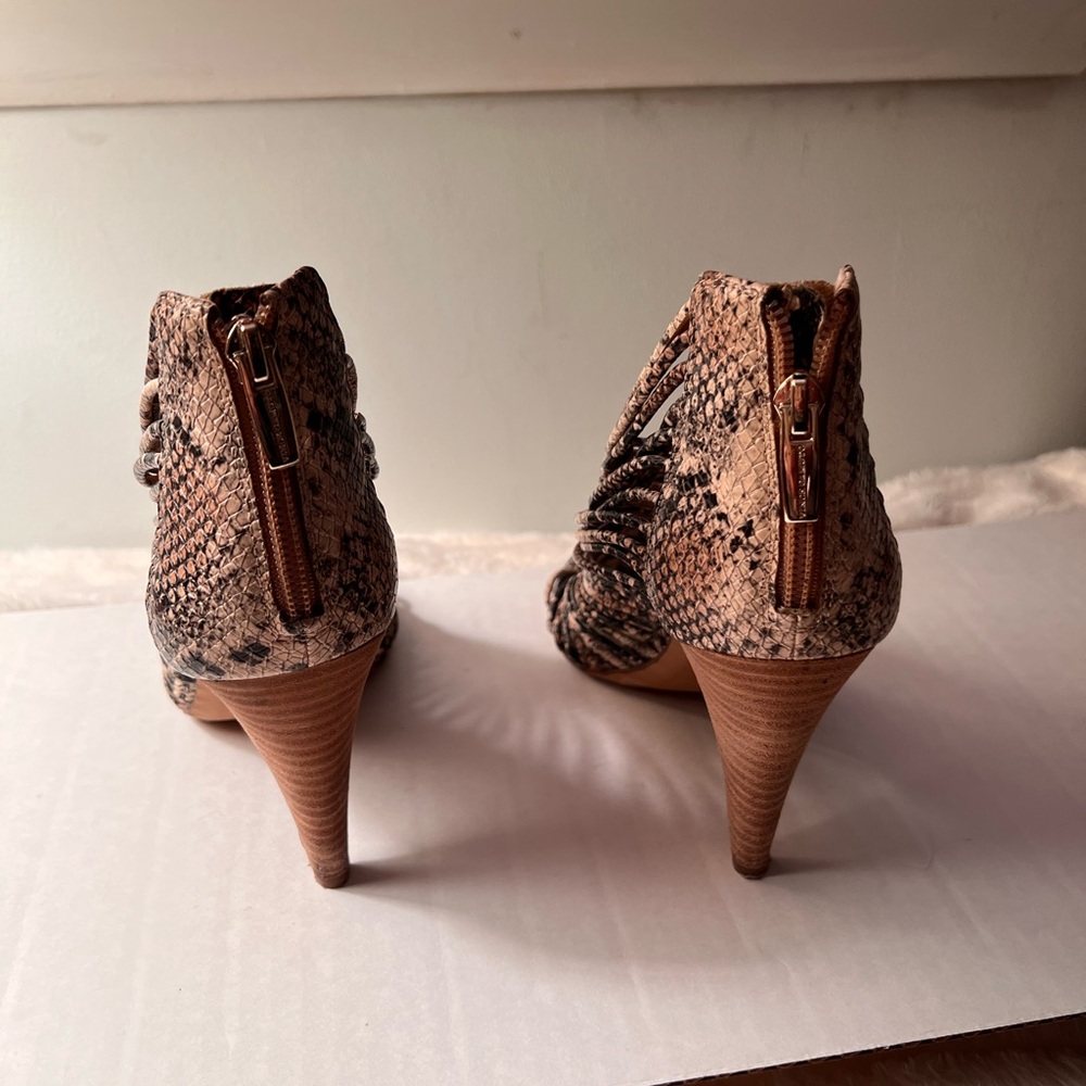Women's Vince Camutos Strappy 4in High Heel Sandals - Picture 7 of 9